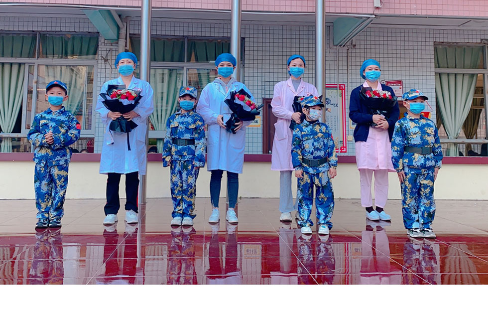 暖心致谢│同仁天兴小学生为我院一线接种人员献花